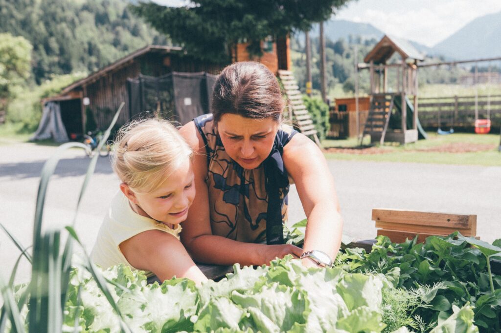 Der Duft von frischen Kräutern auf den Bauernhöfen der Big 5 (c) LVB Salzburg.